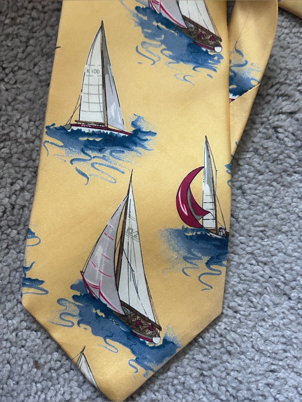 vintage 417 by Van Heusen yellow silk necktie